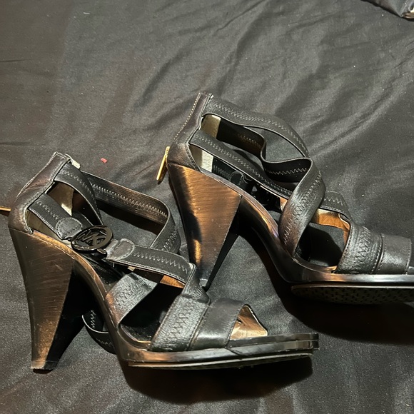 Mk heels - Picture 2 of 3
